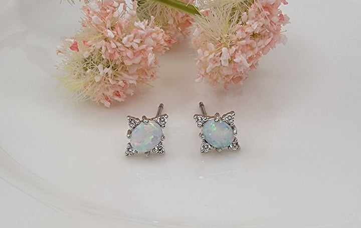 SEMI PRECIOUS OPAL STONE POST EARRINGS.: GOLD - OR160