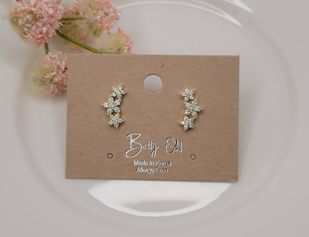 CZ MULTIPLE FLOWERS POST EARRINGS.: GOLD - HA282