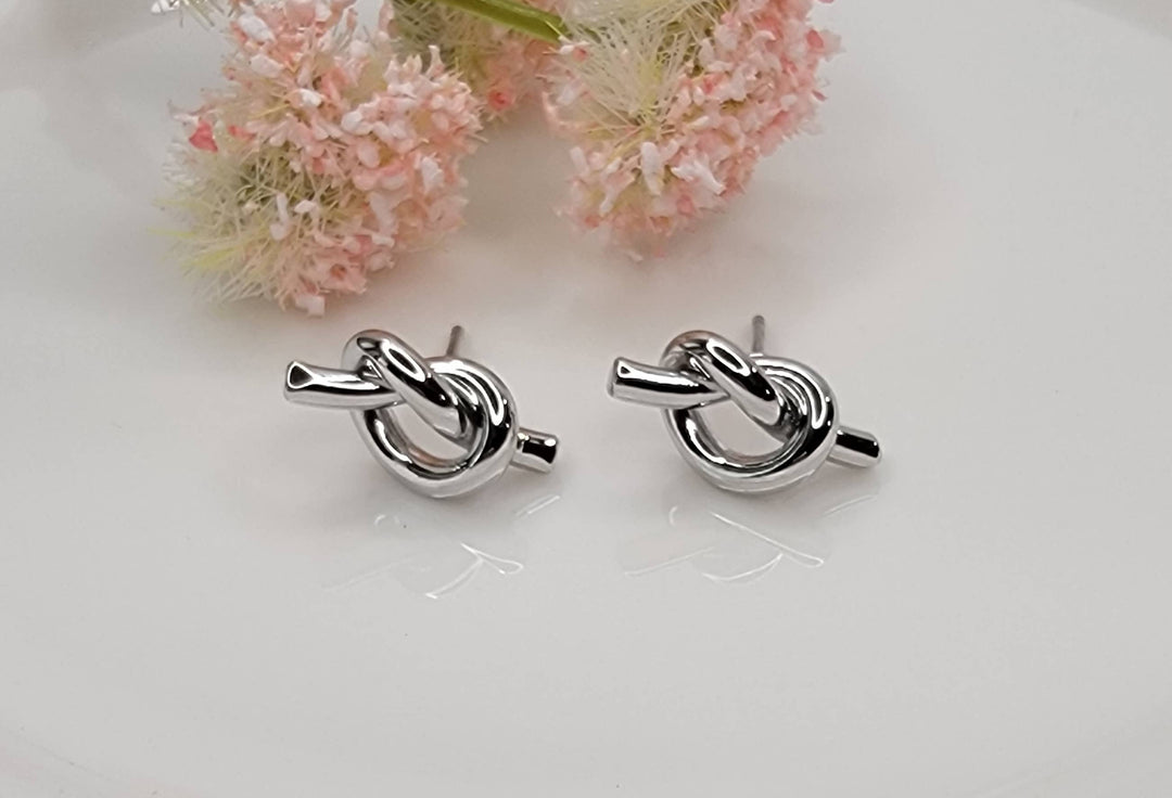 KNOT STUD EARRINGS.: GOLD - JB91