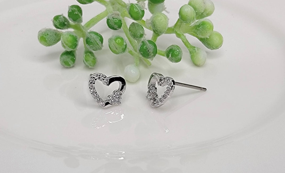 Heart Shape Post Earring: GOLD - ST34