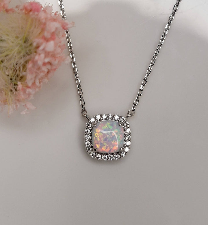 LAB GROWN OPAL STONE NECKLACE.: WHITE OPA/GOLD / Small