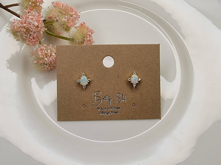 SEMI PRECIOUS OPAL STONE POST EARRINGS.: GOLD - OR160
