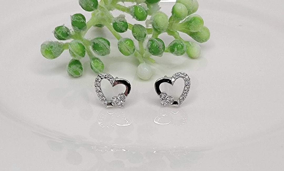 Heart Shape Post Earring: GOLD - ST34