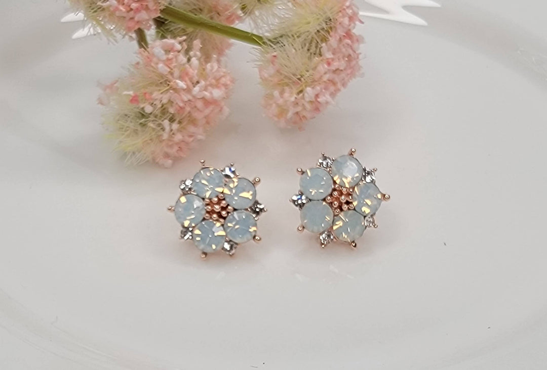 OPAL FLOWER POST EARRINGS.: WHITE OPAL - NA39