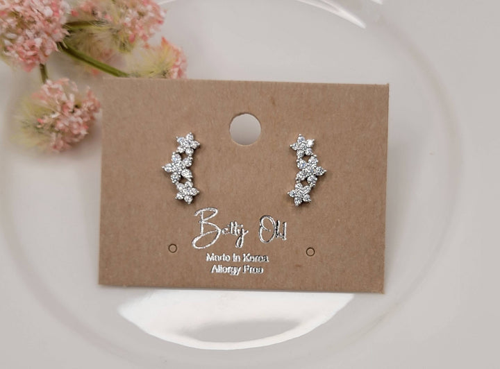 CZ MULTIPLE FLOWERS POST EARRINGS.: GOLD - HA282