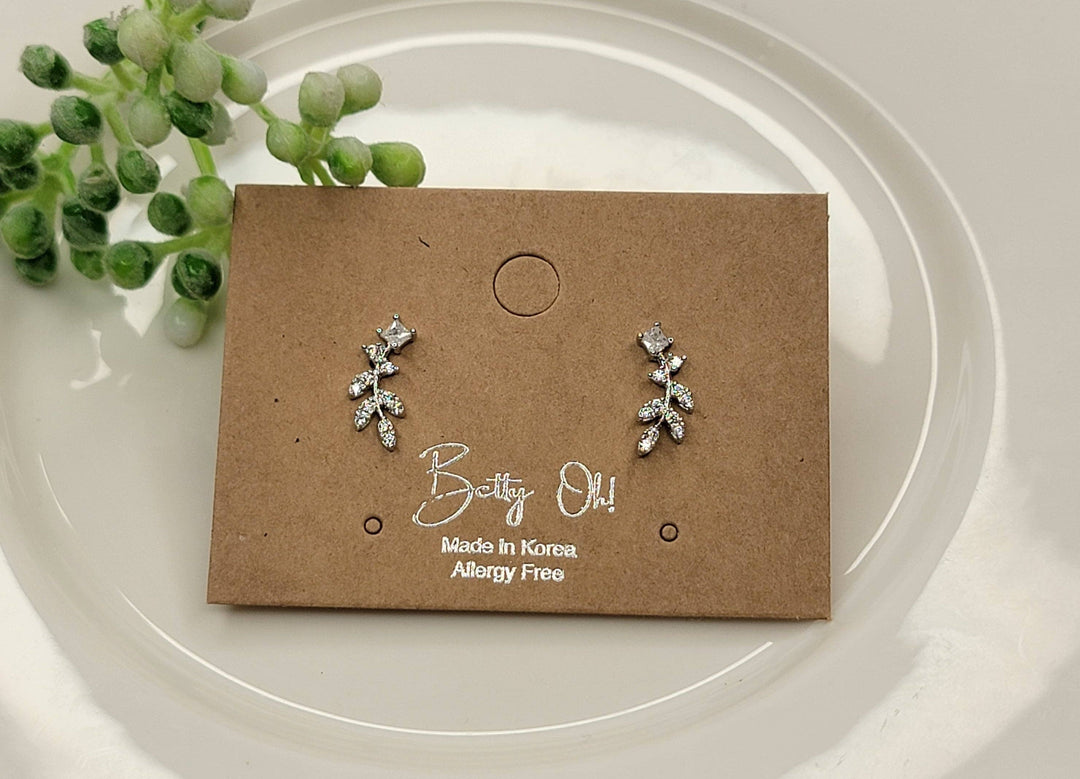 Delicate Flower Leaf Pattern Post Earring: Gold - JY3