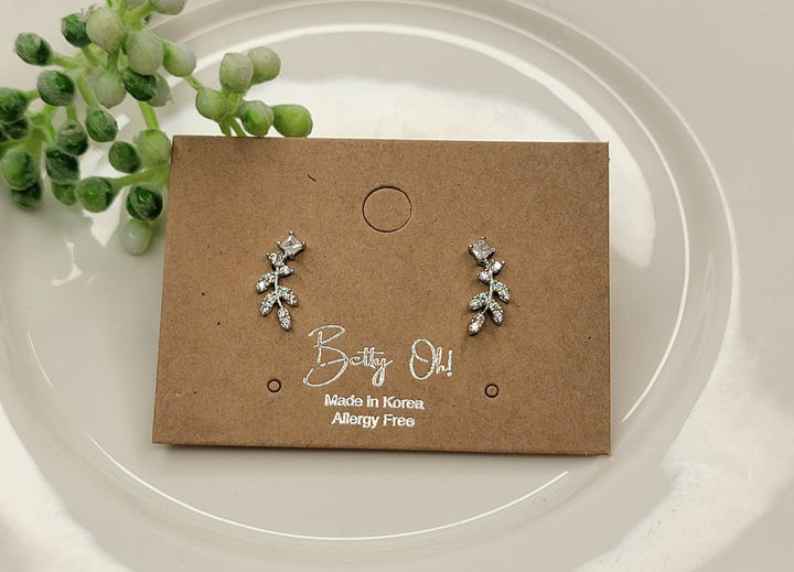 Delicate Flower Leaf Pattern Post Earring: Gold - JY3