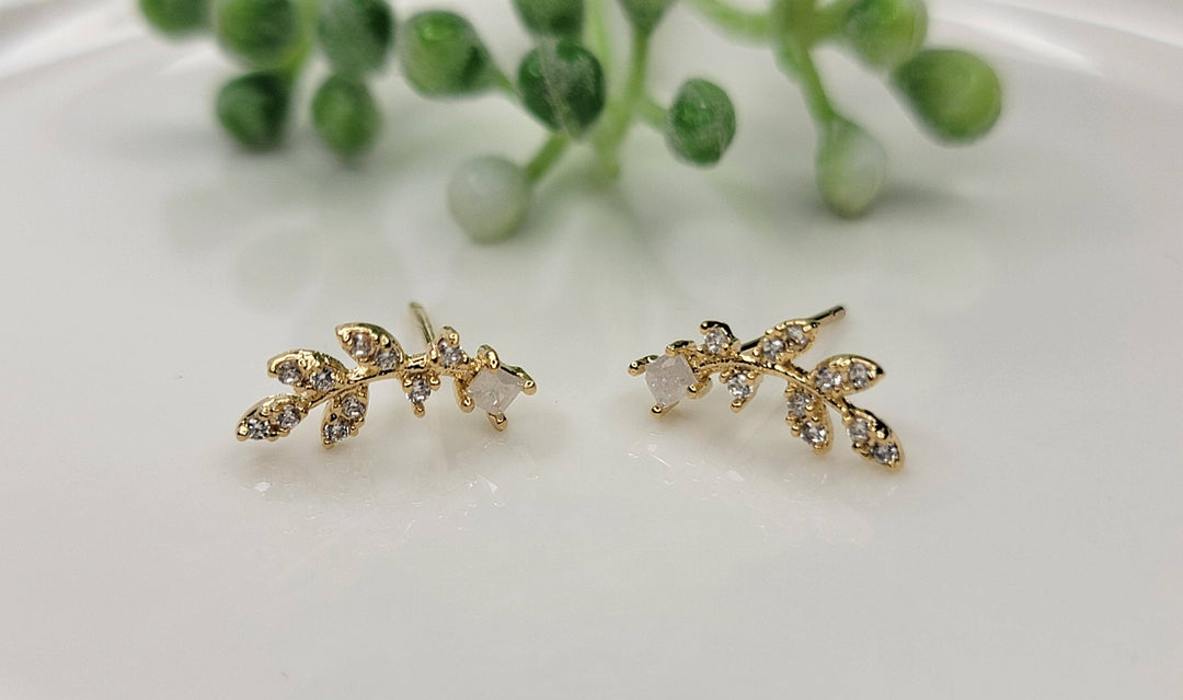 Delicate Flower Leaf Pattern Post Earring: Gold - JY3