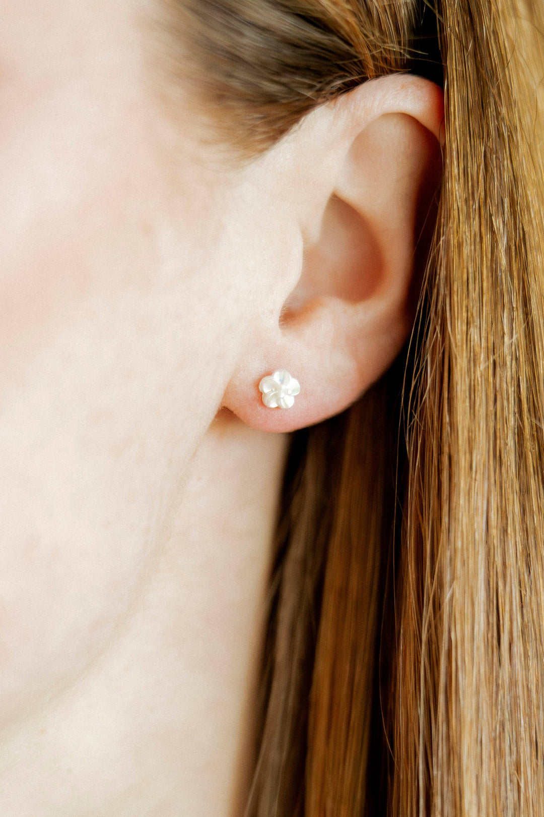 Screwback Stud Earrings - Gia