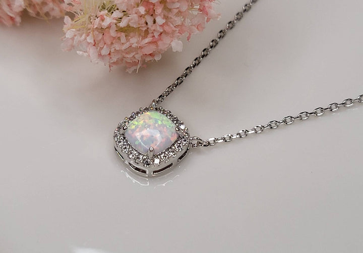 LAB GROWN OPAL STONE NECKLACE.: WHITE OPA/GOLD / Small