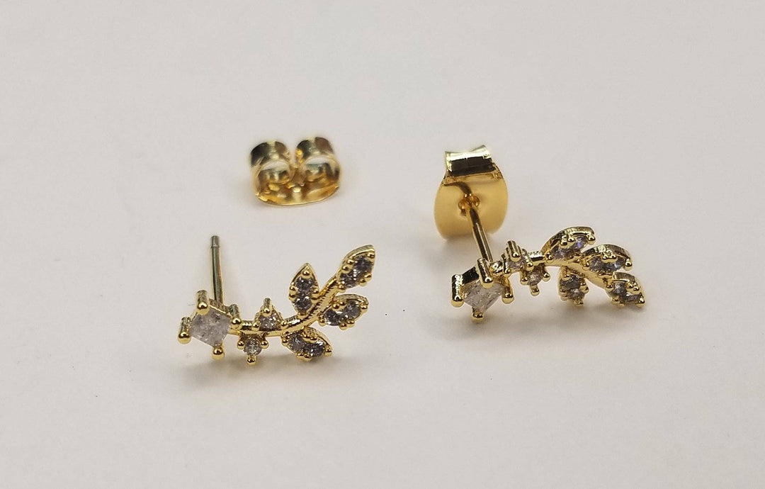 Delicate Flower Leaf Pattern Post Earring: Gold - JY3
