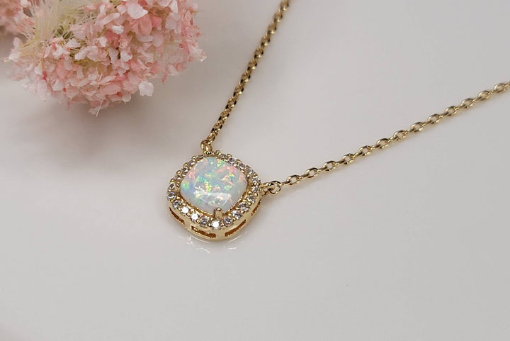 LAB GROWN OPAL STONE NECKLACE.: WHITE OPA/GOLD / Small