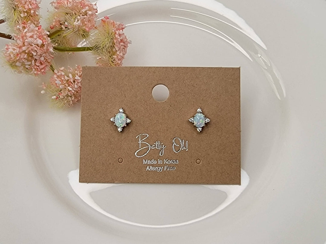 SEMI PRECIOUS OPAL STONE POST EARRINGS.: GOLD - OR160
