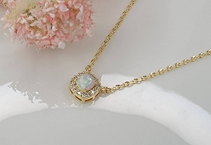 LAB GROWN OPAL STONE NECKLACE.: WHITE OPA/GOLD / Small