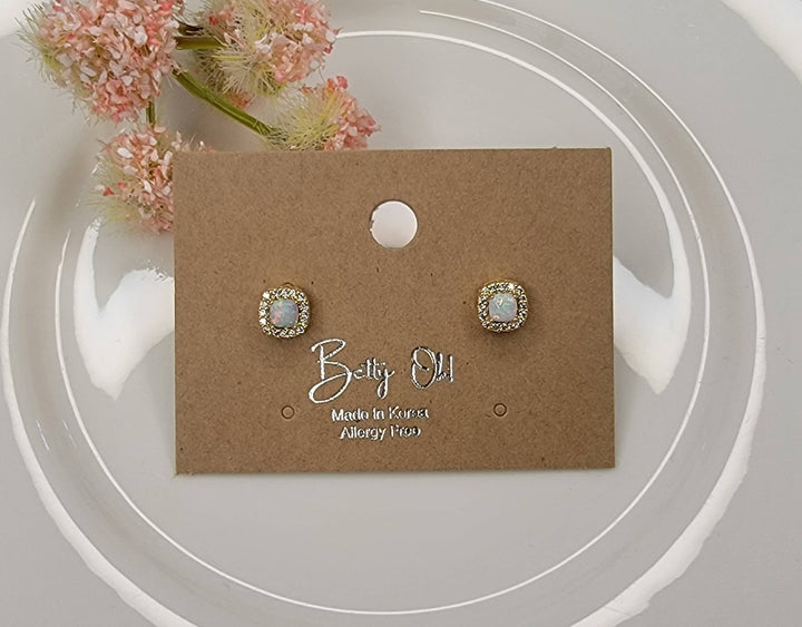 LAB GROWN OPAL STUD EARRINGS.: WHITE OPAL/GOLD / Small - OR140